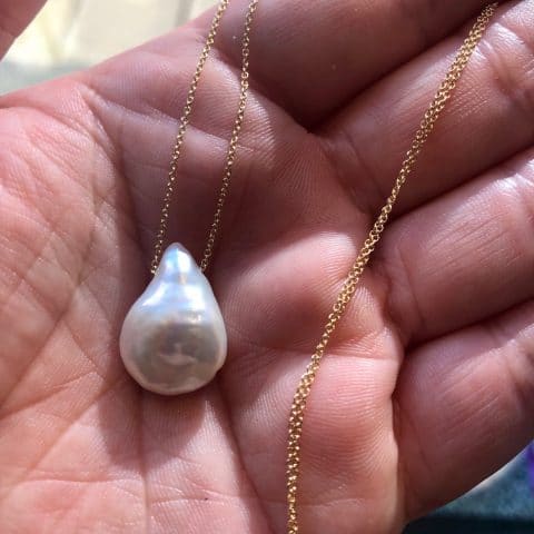 ancienne ambinace - maximos jewellery pearl necklace pendant in hand
