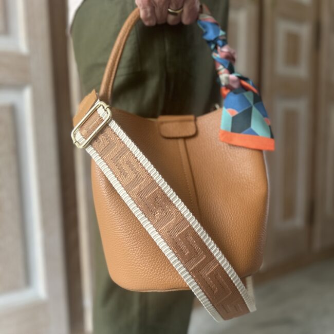 dalu bucket bag tan ambiance london GJ sq 9