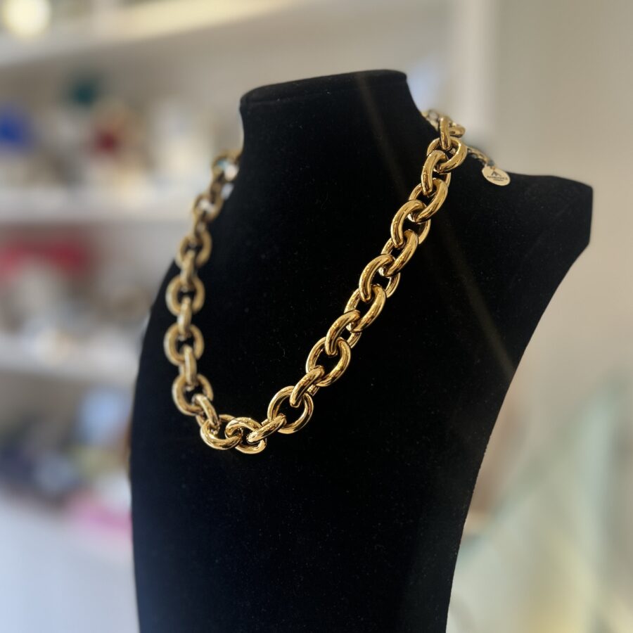Romana Chunky Cable Chain Necklace on mannequin