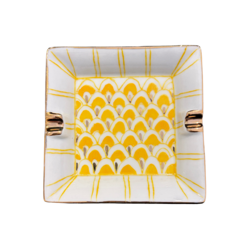 Square porcelain vide poche tray with a vibrant yellow and white scallop pattern. It features two side grooves and a gold plate finish, exuding an elegant vibe.
